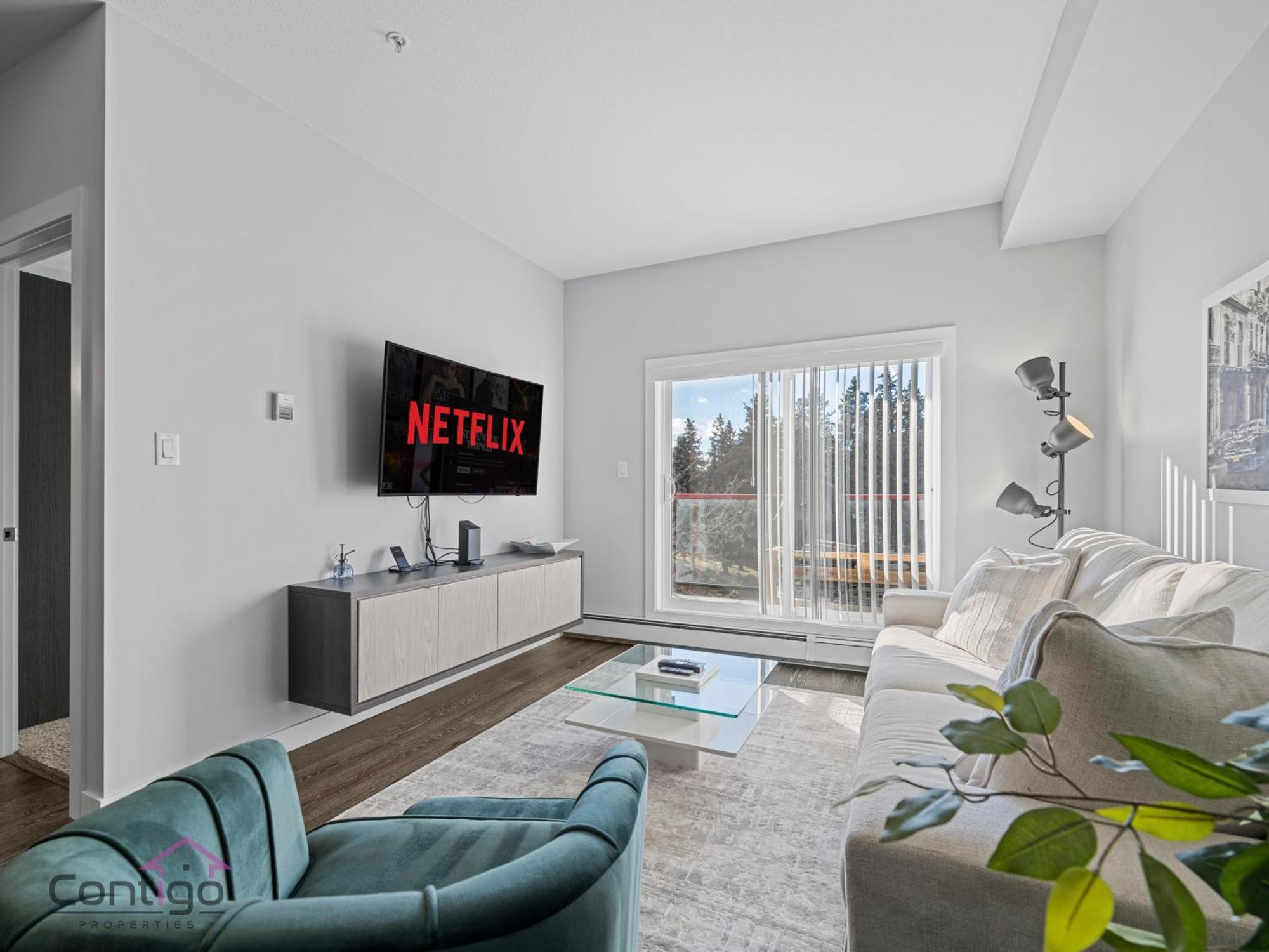 Apartment Loft, 2 Bd, Ug Parking, 5 Min To Rogers! *