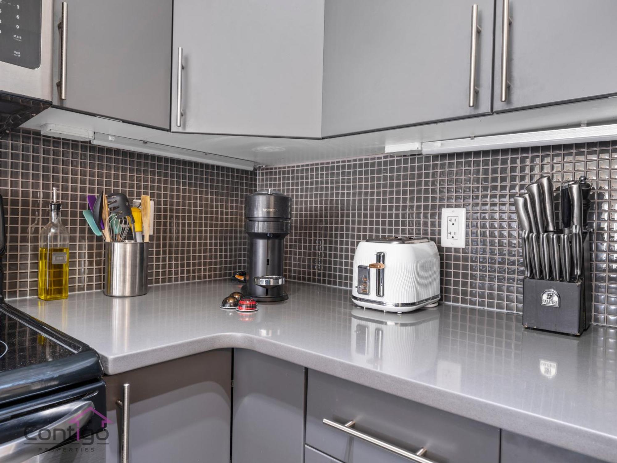 Loft, 2 Bd, Ug Parking, 5 Min To Rogers! Edmonton