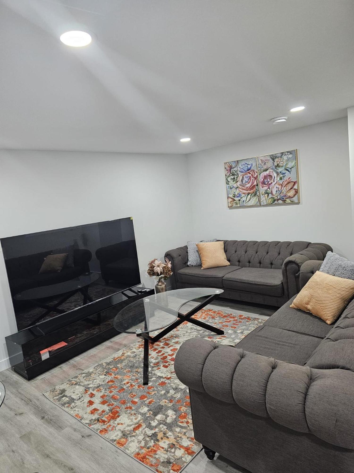 Contemporary Two Bedroom Basement Apartment *