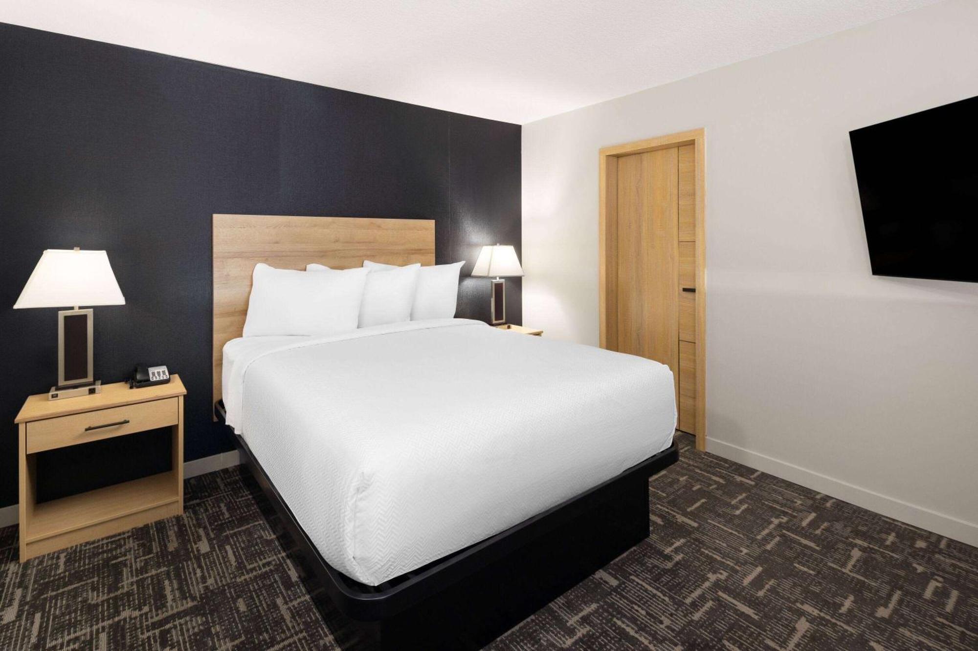 Baymont By Wyndham West Hotel *