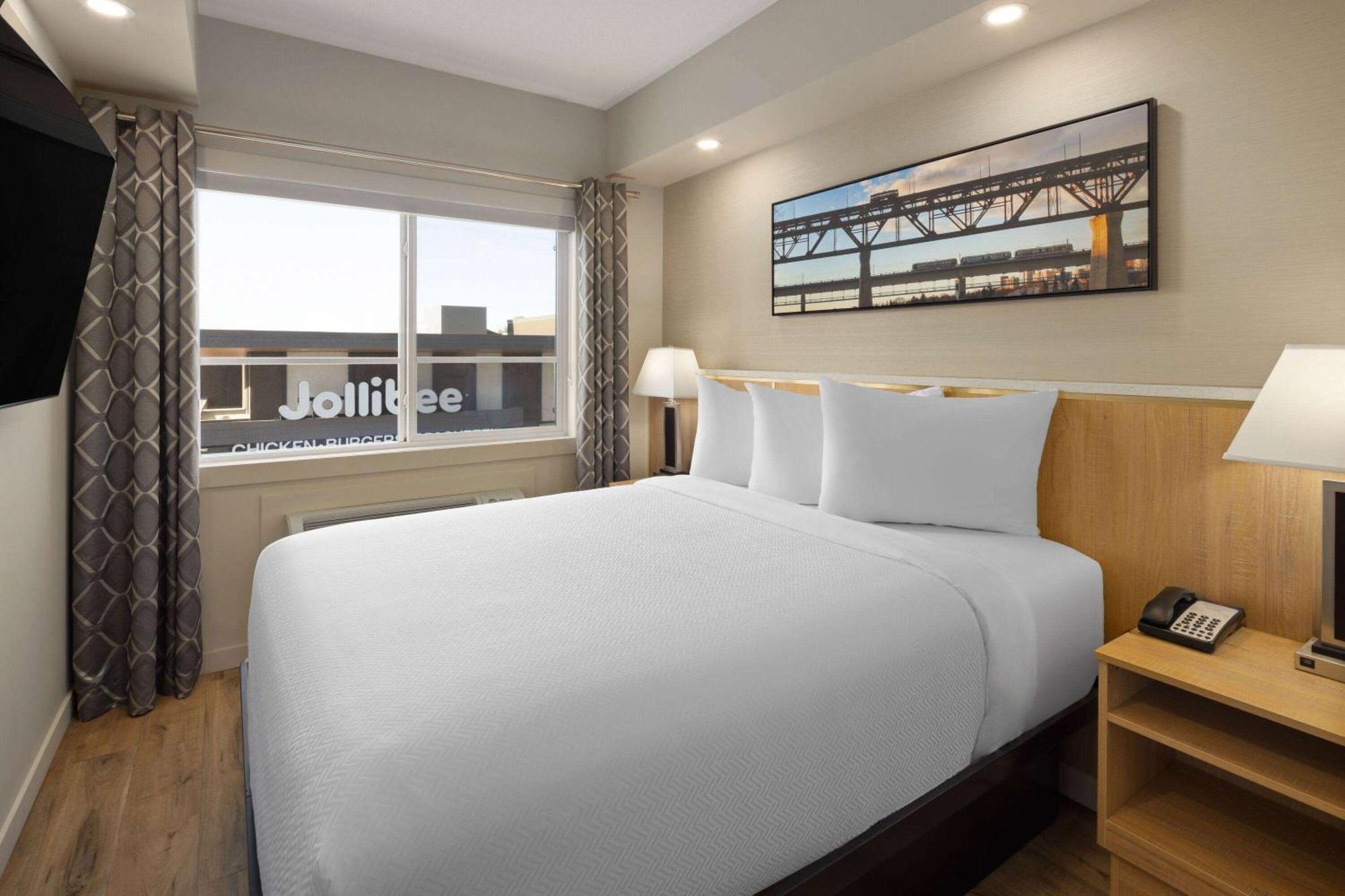 Hotel Baymont By Wyndham West *