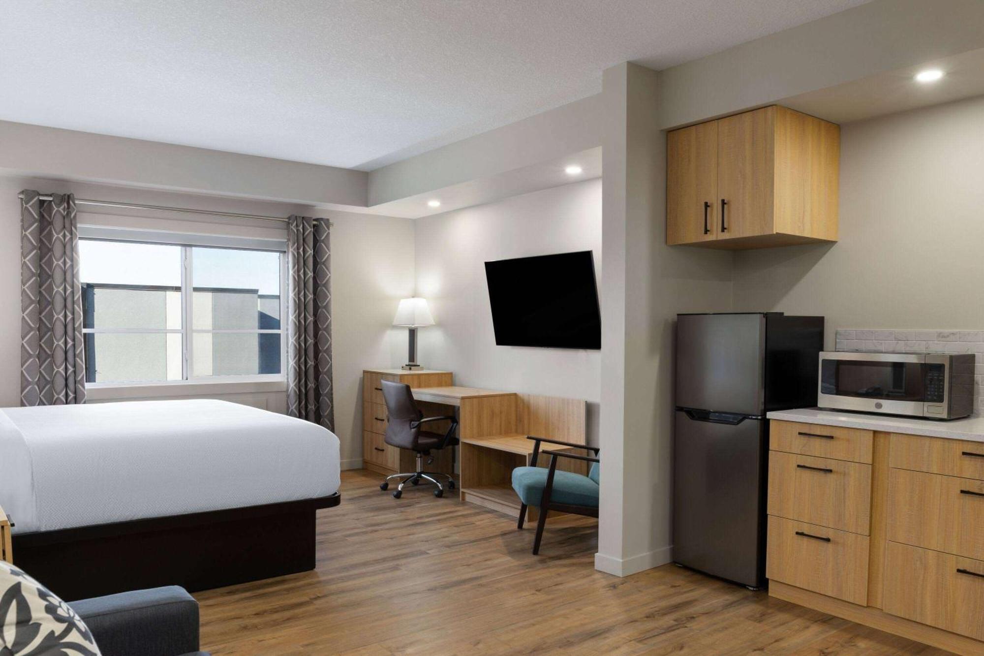 Baymont By Wyndham West *