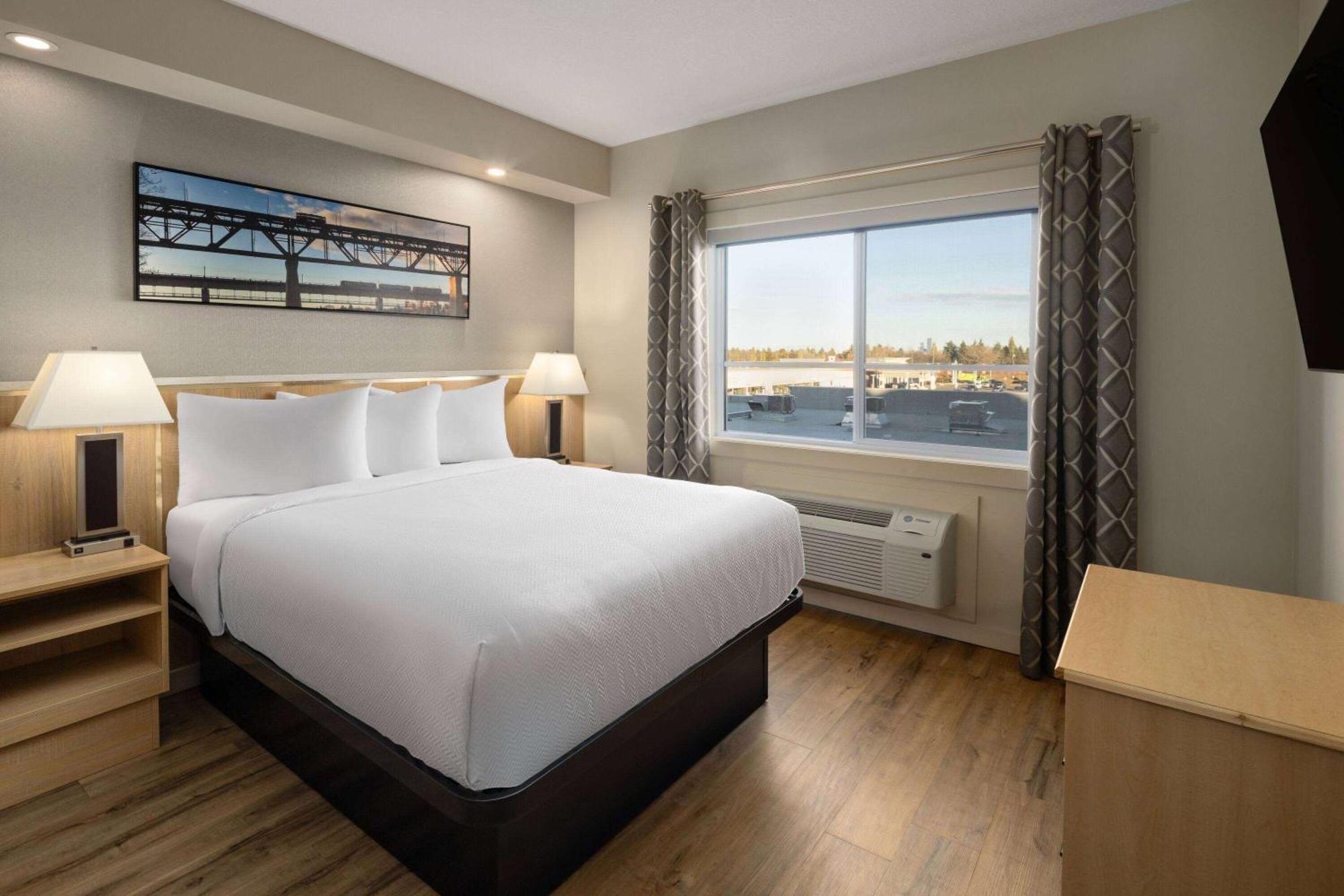 Baymont By Wyndham West *