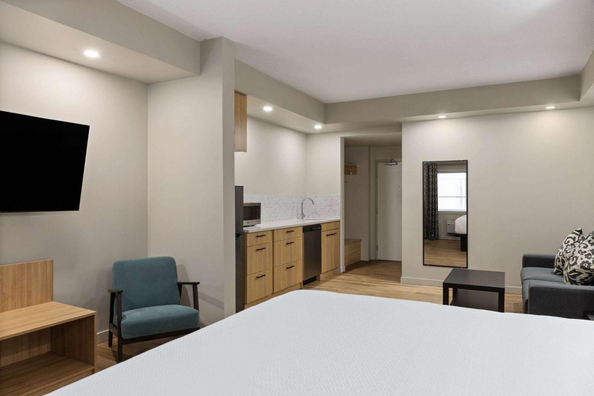 Hotel Baymont By Wyndham West