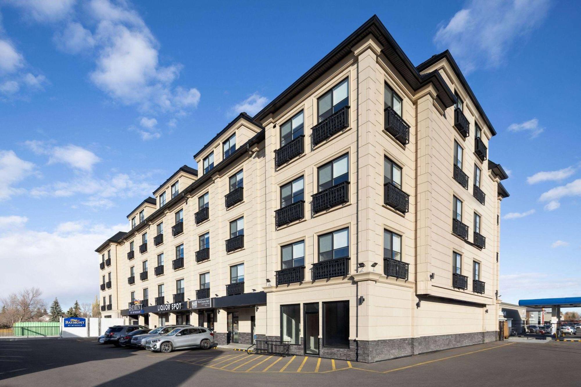 Baymont By Wyndham West Hotel