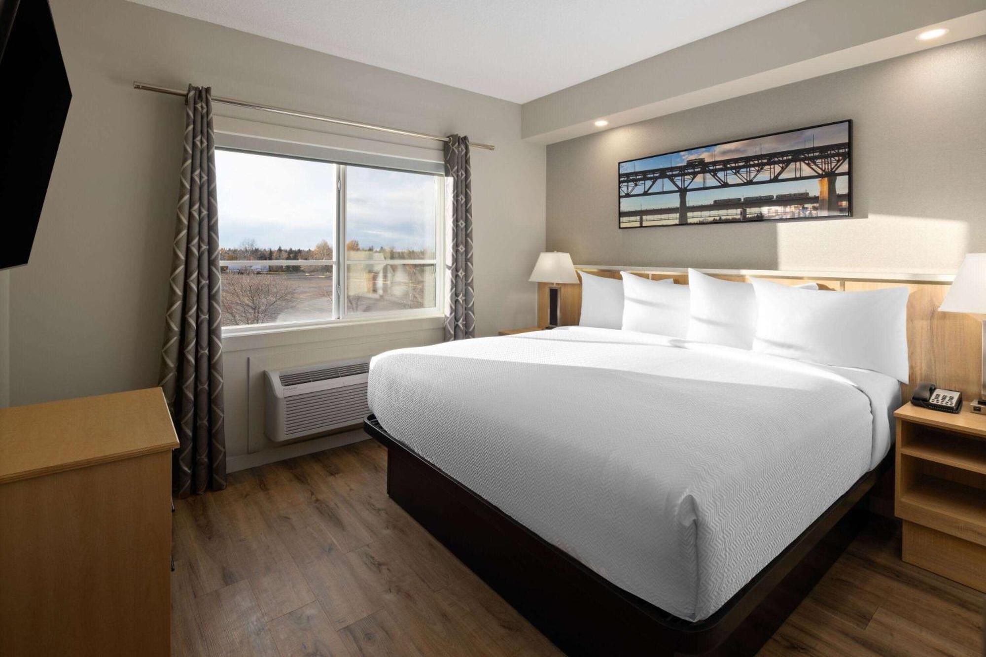Hotel Baymont By Wyndham West
