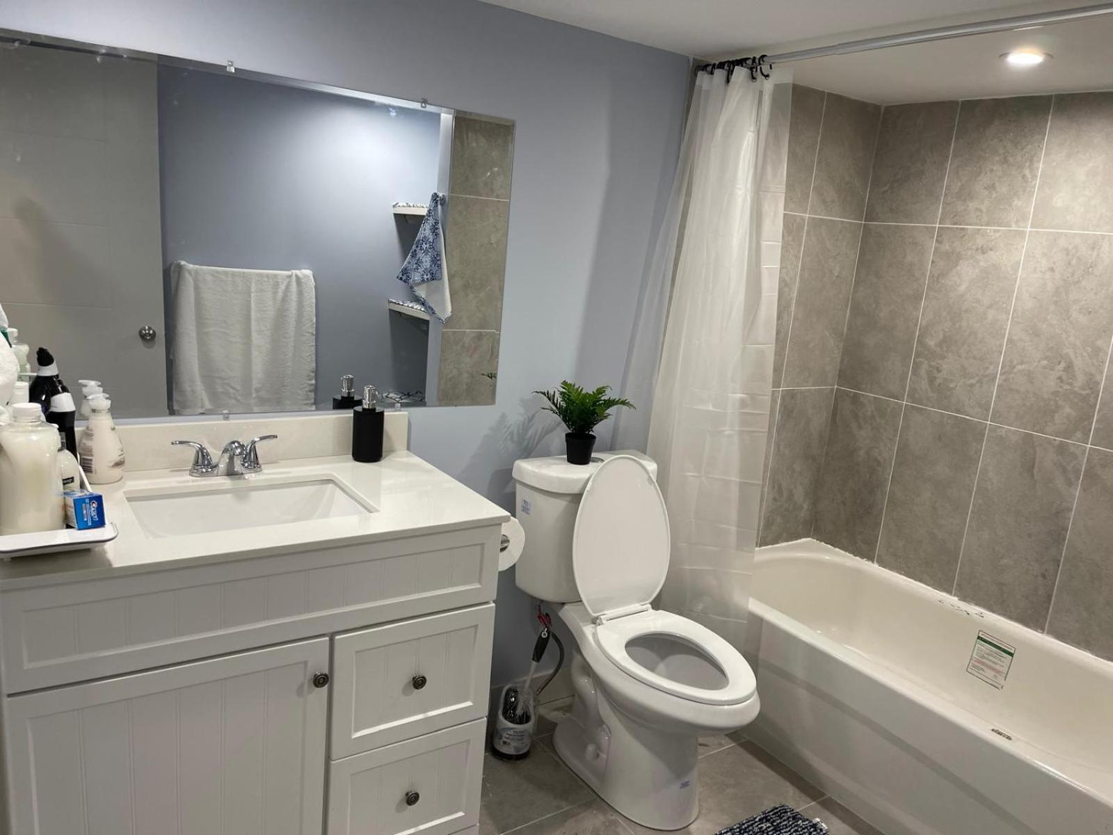 The Cozy Cove - Modern Private Basement With Comfort & Charm, Free Parking, Wifi, Netflix Close To Airport & 18 Minutes To West Mall