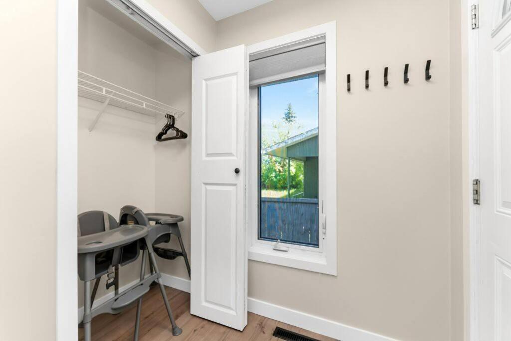 Bunkbeddreams,10 Beds,near Rogers Place And Nait Holiday home