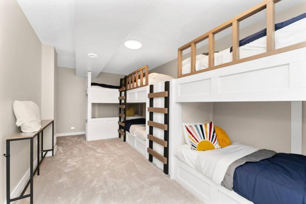Holiday home Bunkbeddreams,10 Beds,near Rogers Place And Nait *