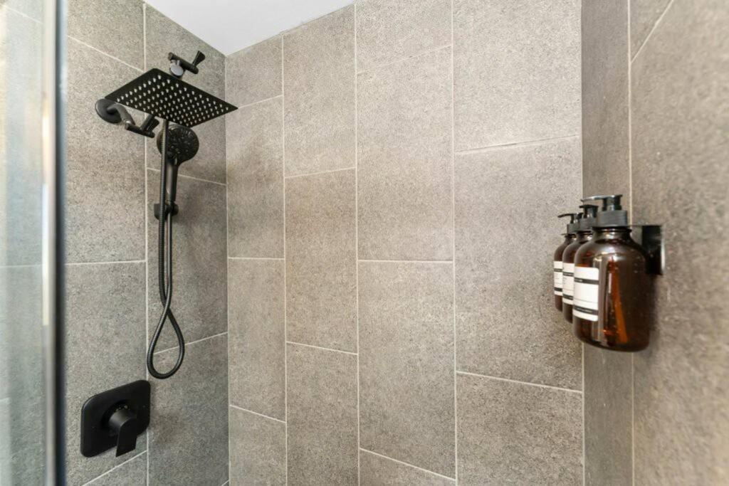 Bunkbeddreams,10 Beds,near Rogers Place And Nait Holiday home Edmonton