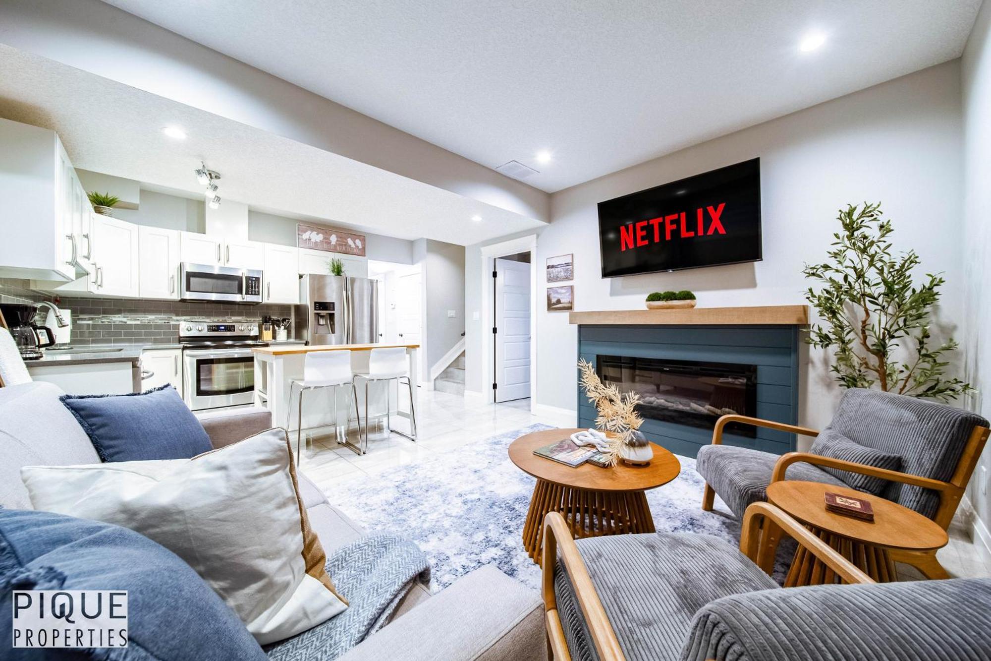 Stunning Suite-hot Tub-kingbed-fireplace-mins-yeg Edmonton