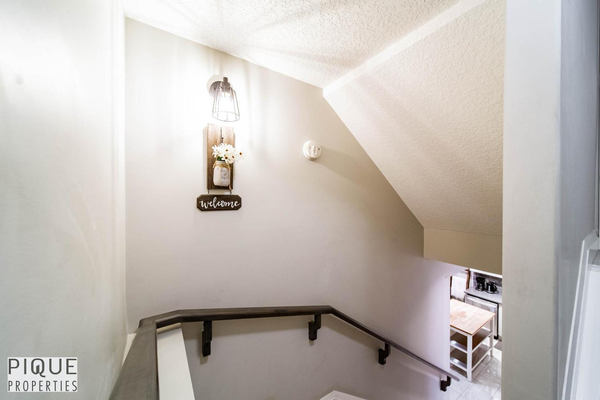 Stunning Suite-hot Tub-kingbed-fireplace-mins-yeg Apartment