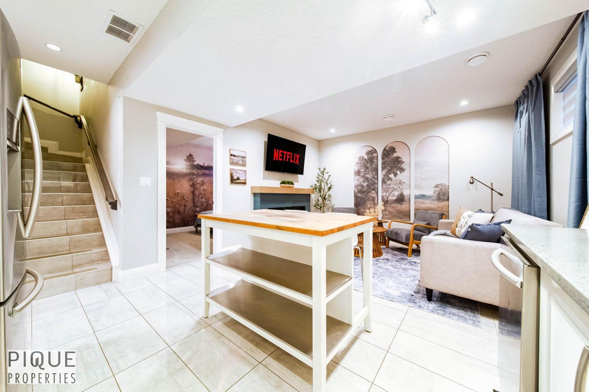 Stunning Suite-hot Tub-kingbed-fireplace-mins-yeg Apartment Edmonton