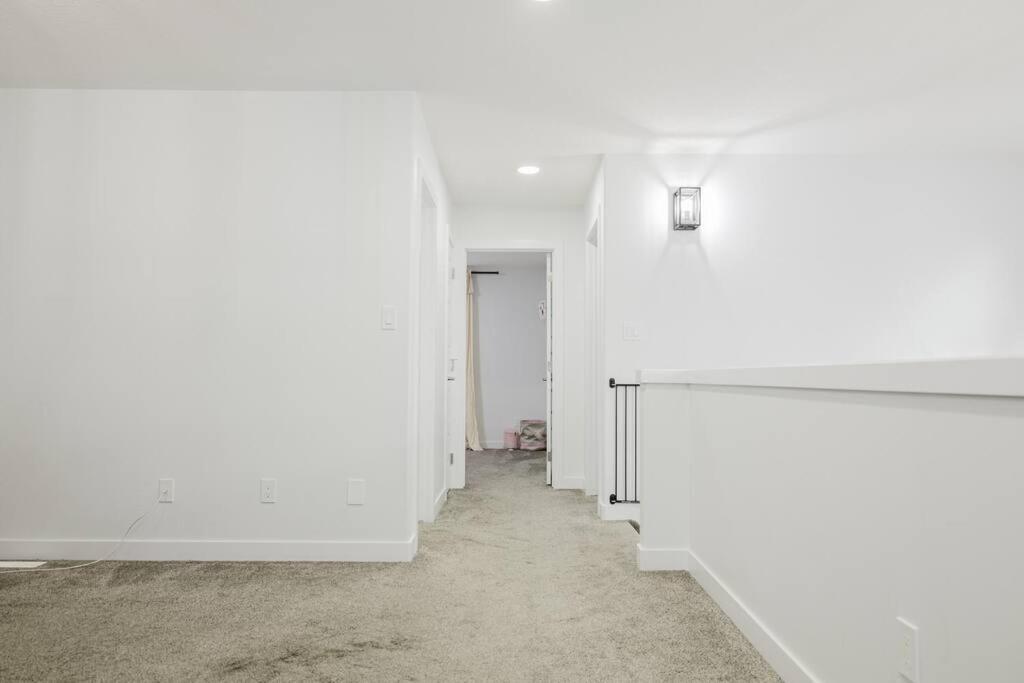 Executive Modern Family Haven For Short