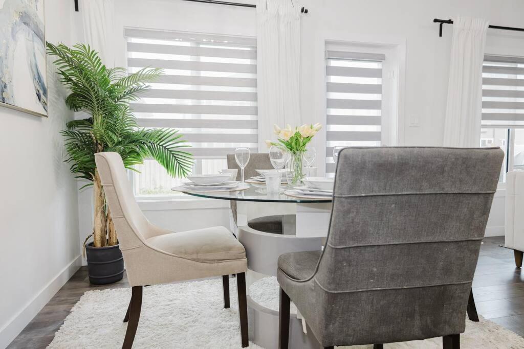 Executive Modern Family Haven For Short * Edmonton