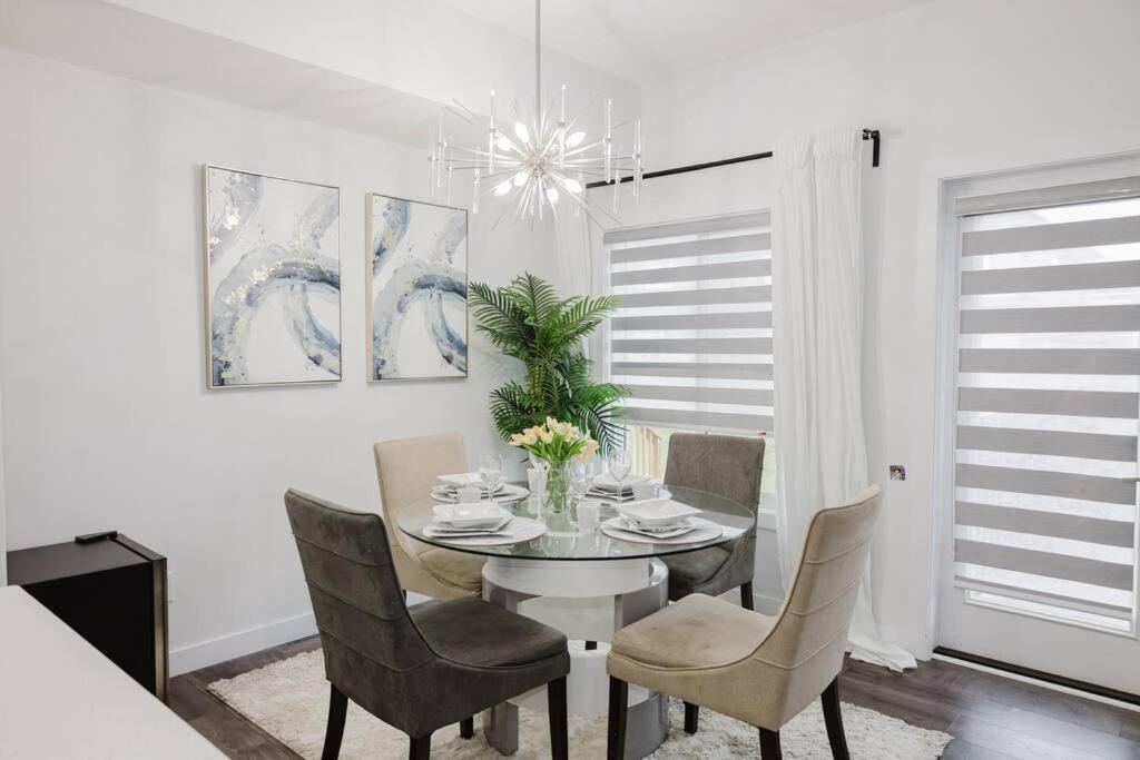 Executive Modern Family Haven For Short * Edmonton