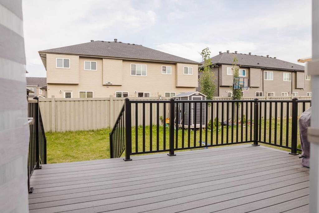 Executive Modern Family Haven For Short * Edmonton