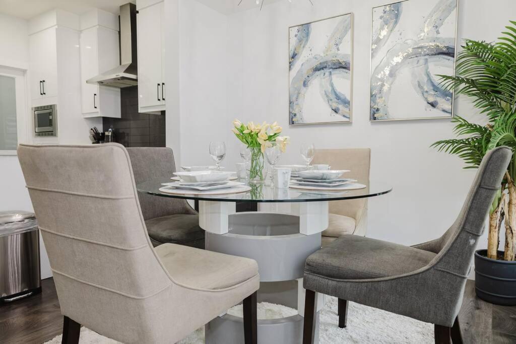 Executive Modern Family Haven For Short