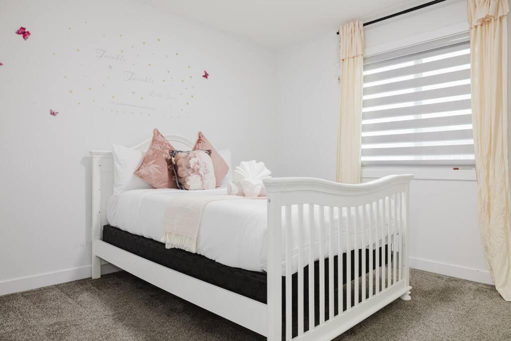 Executive Modern Family Haven For Short