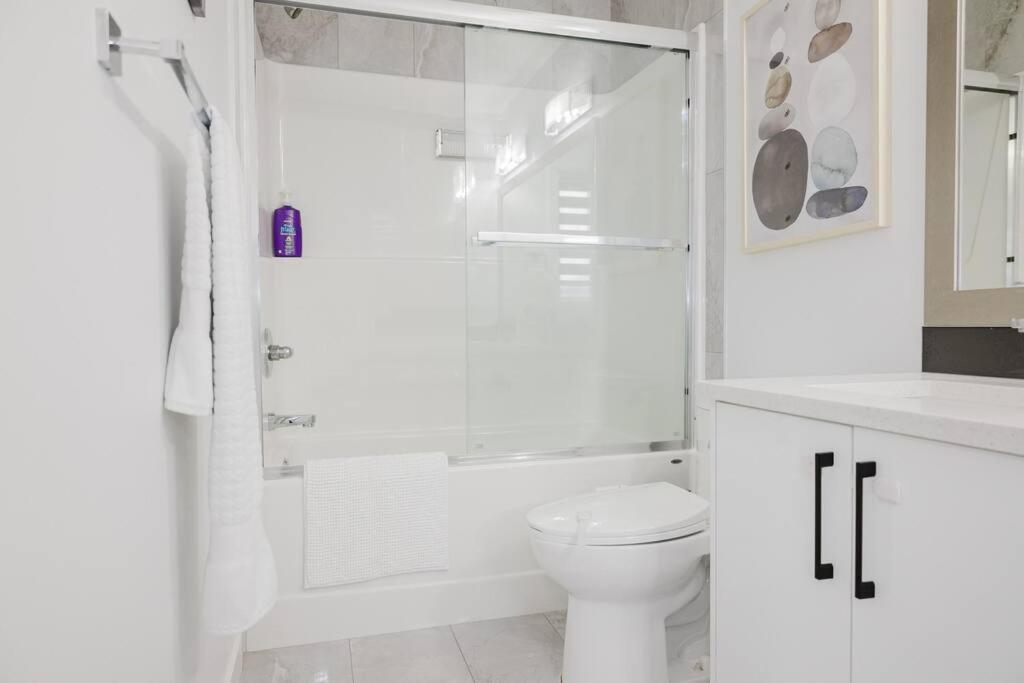 Executive Modern Family Haven For Short Edmonton