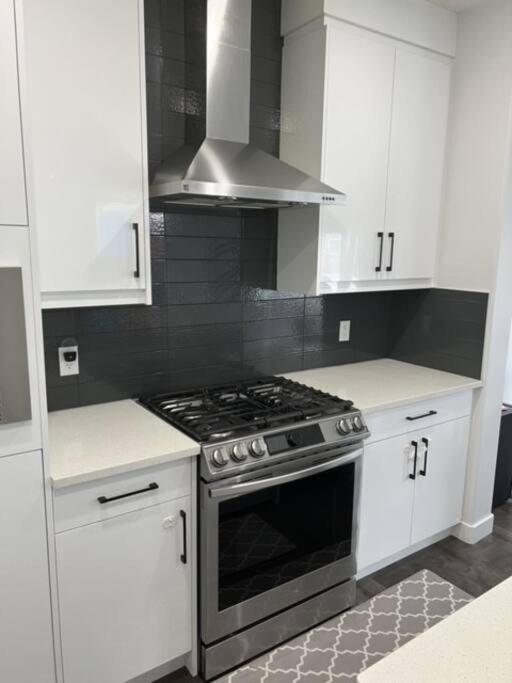 Holiday home Executive Modern Family Haven For Short Edmonton