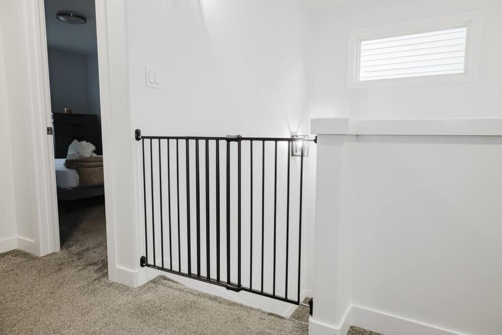 Executive Modern Family Haven For Short