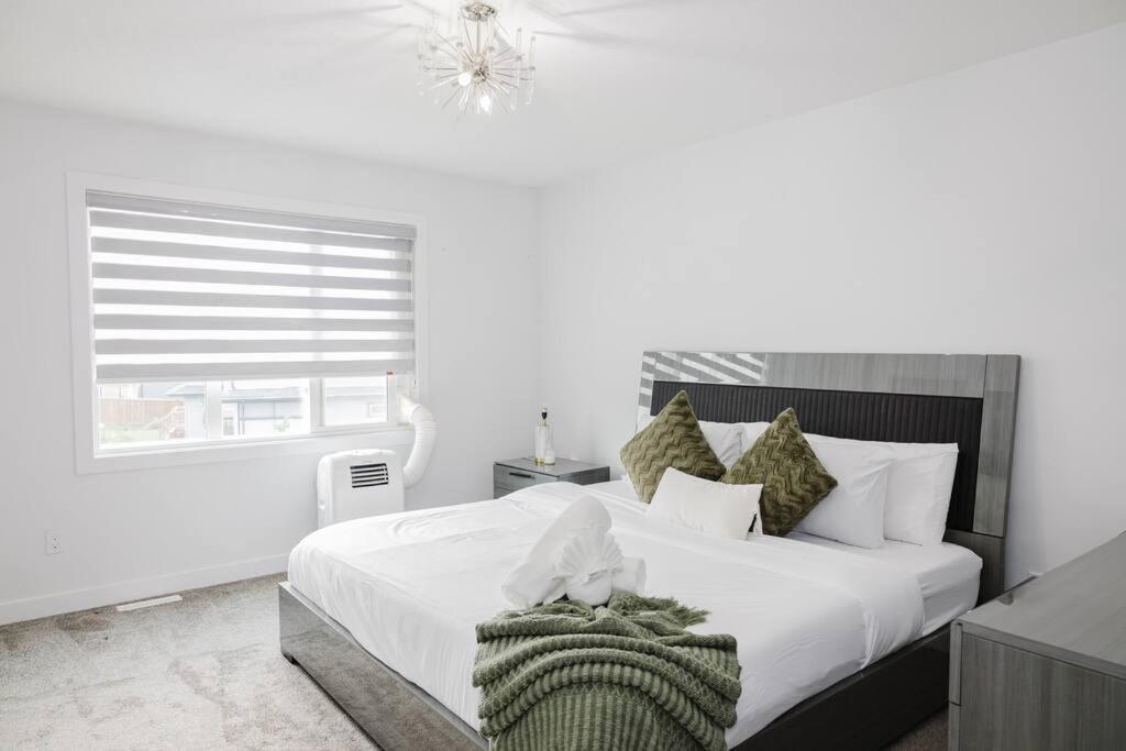 Executive Modern Family Haven For Short