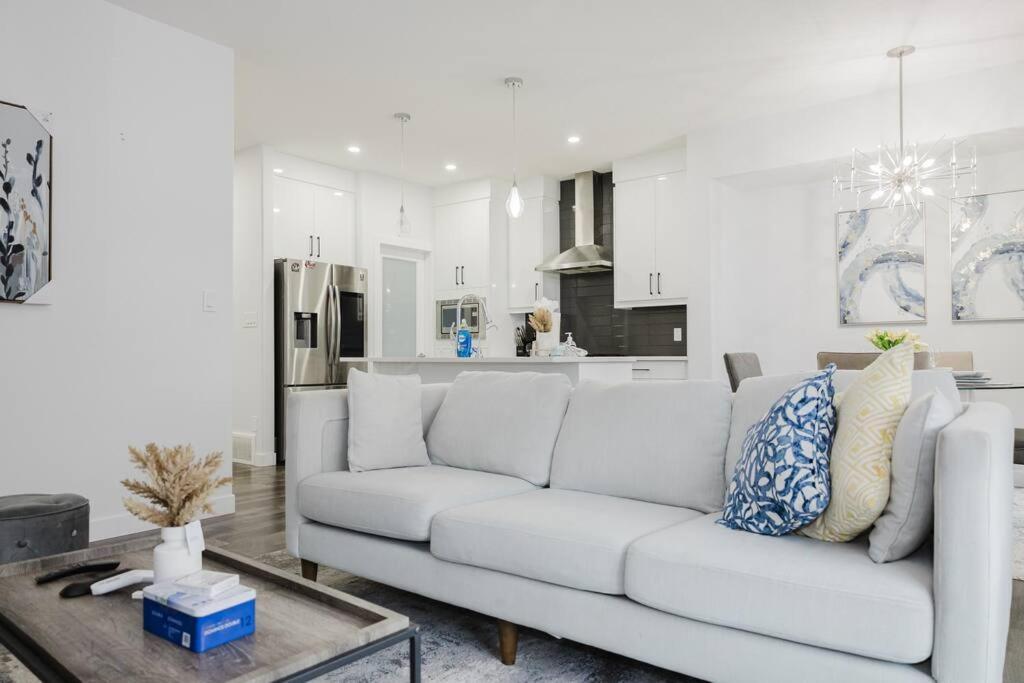 Executive Modern Family Haven For Short Holiday home