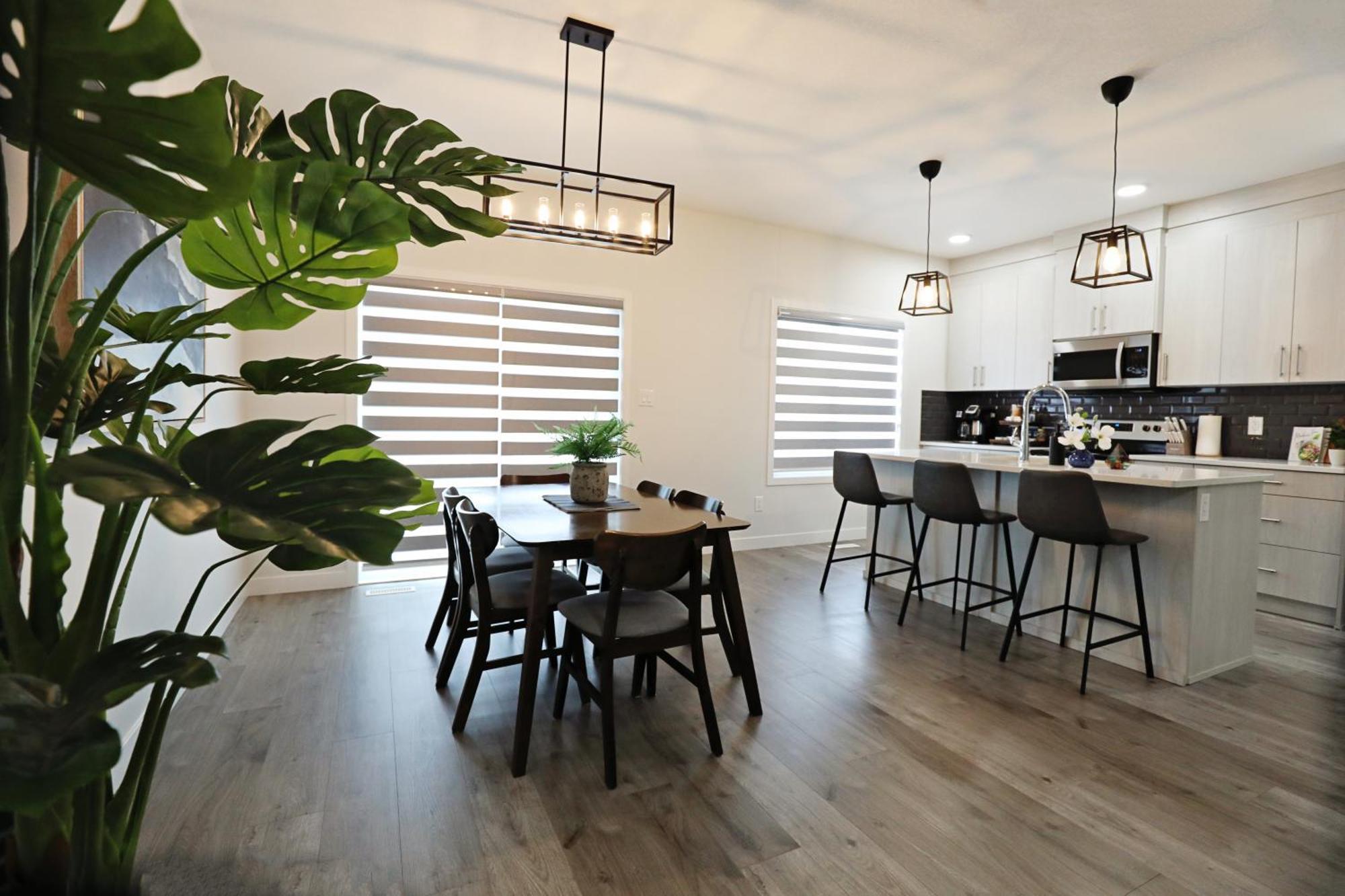 Beautiful 3 King Beds,garage,airport,disney+