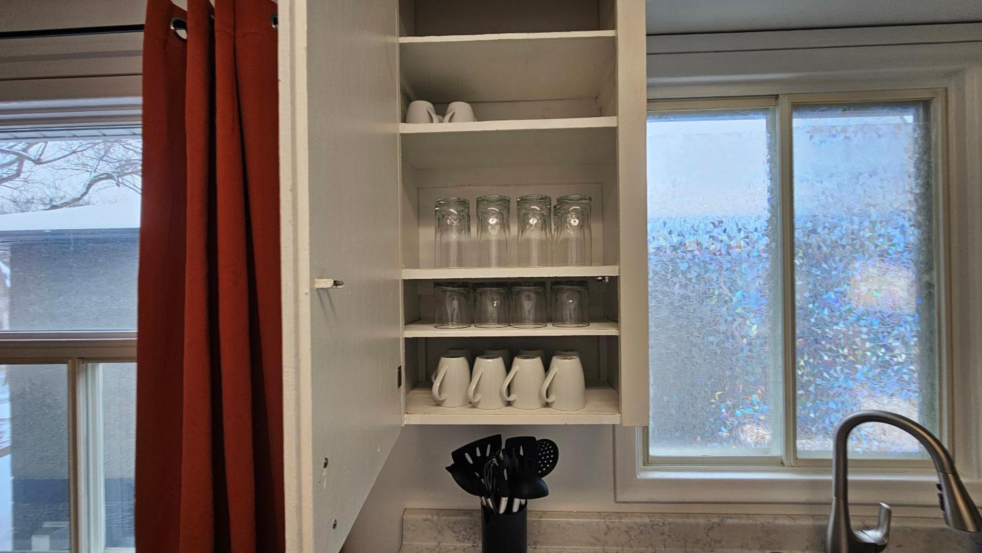 Apartment Retro Retreat - 3bdr, 1 Bath, Close To Center Edmonton