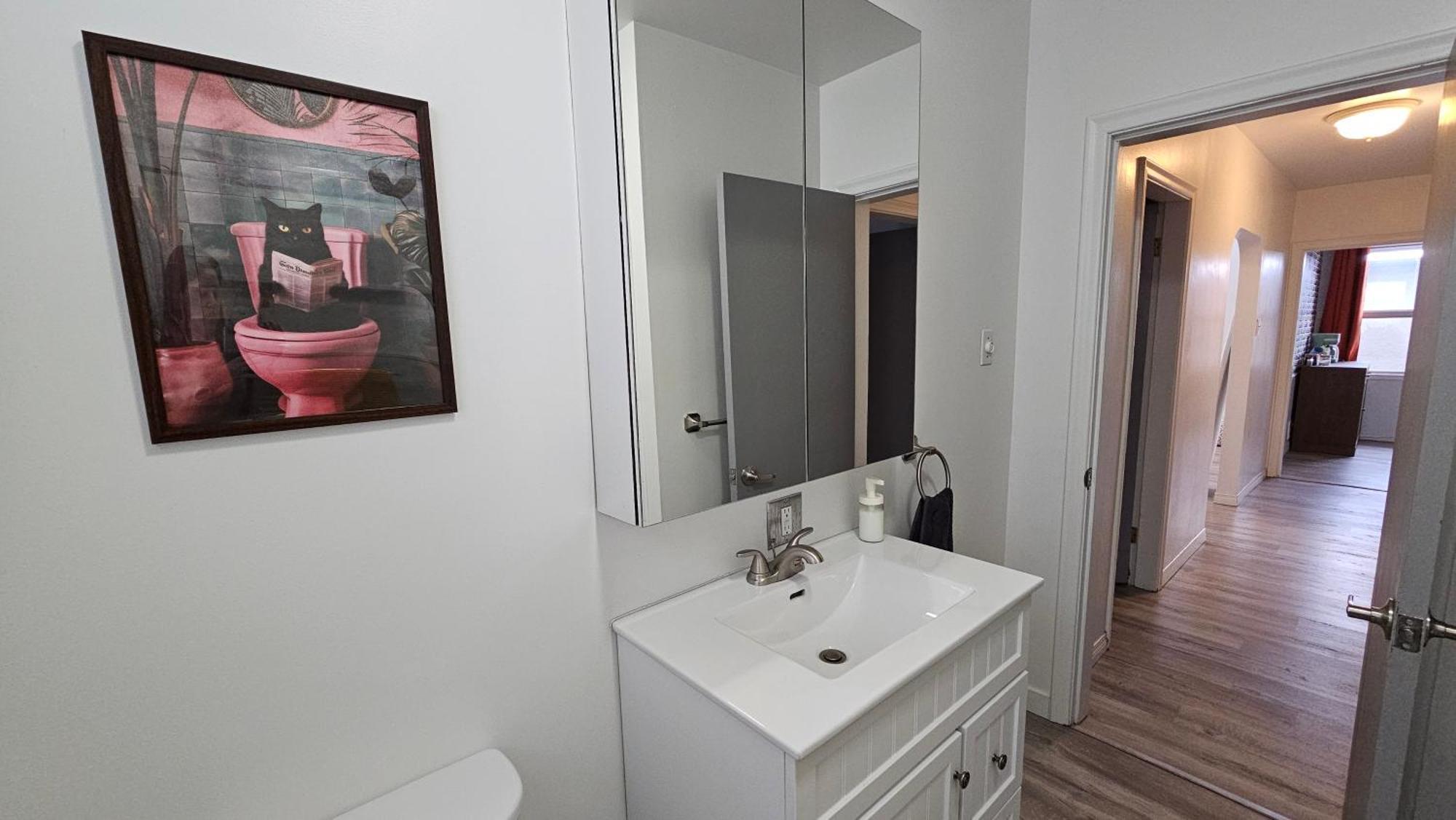Apartment Retro Retreat - 3bdr, 1 Bath, Close To Center