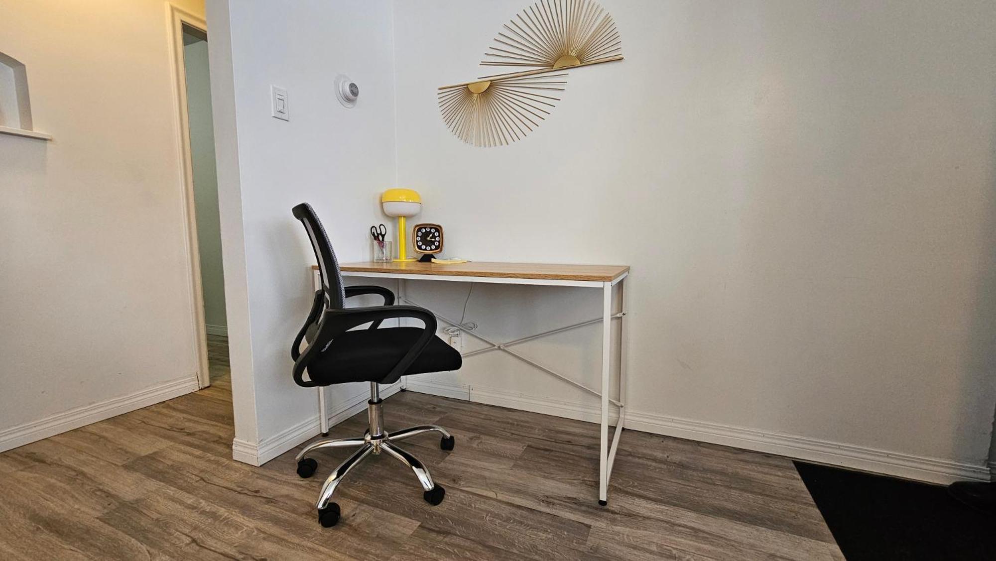 Apartment Retro Retreat - 3bdr, 1 Bath, Close To Center *