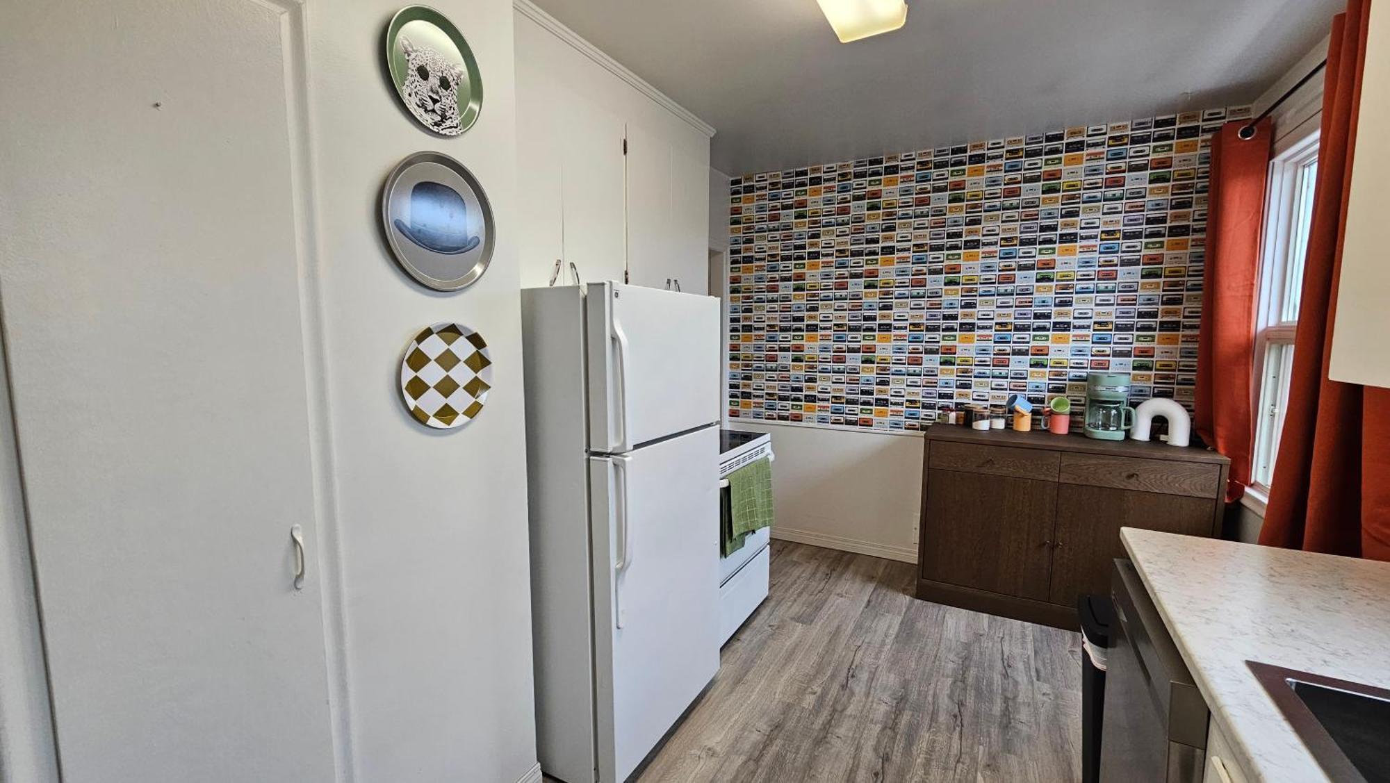 Apartment Retro Retreat - 3bdr, 1 Bath, Close To Center *