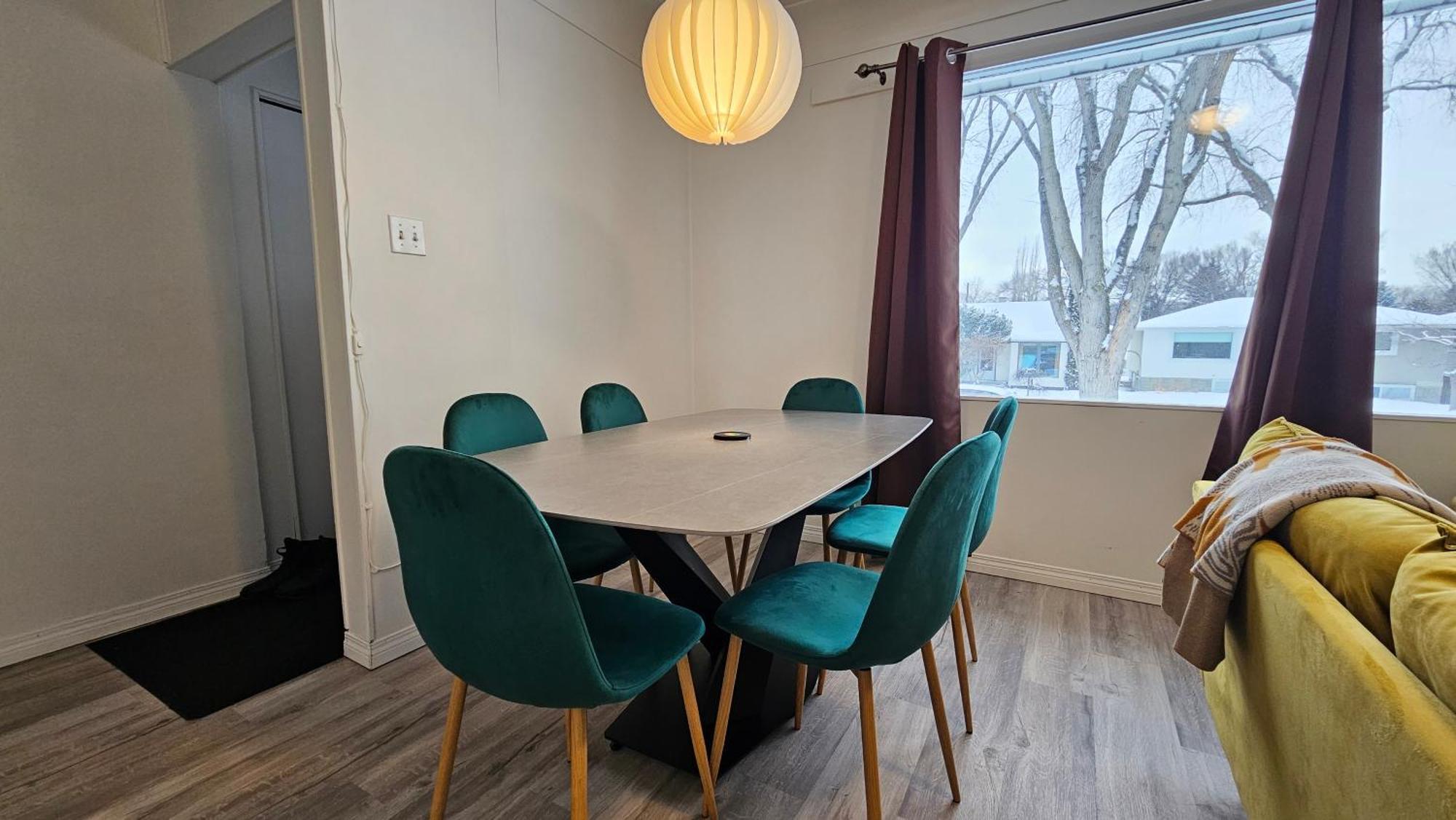 Apartment Retro Retreat - 3bdr, 1 Bath, Close To Center