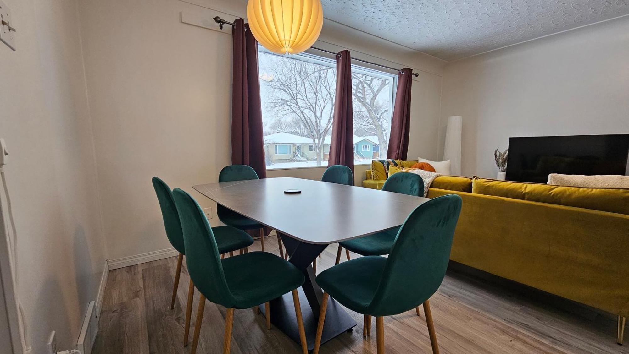 Apartment Retro Retreat - 3bdr, 1 Bath, Close To Center