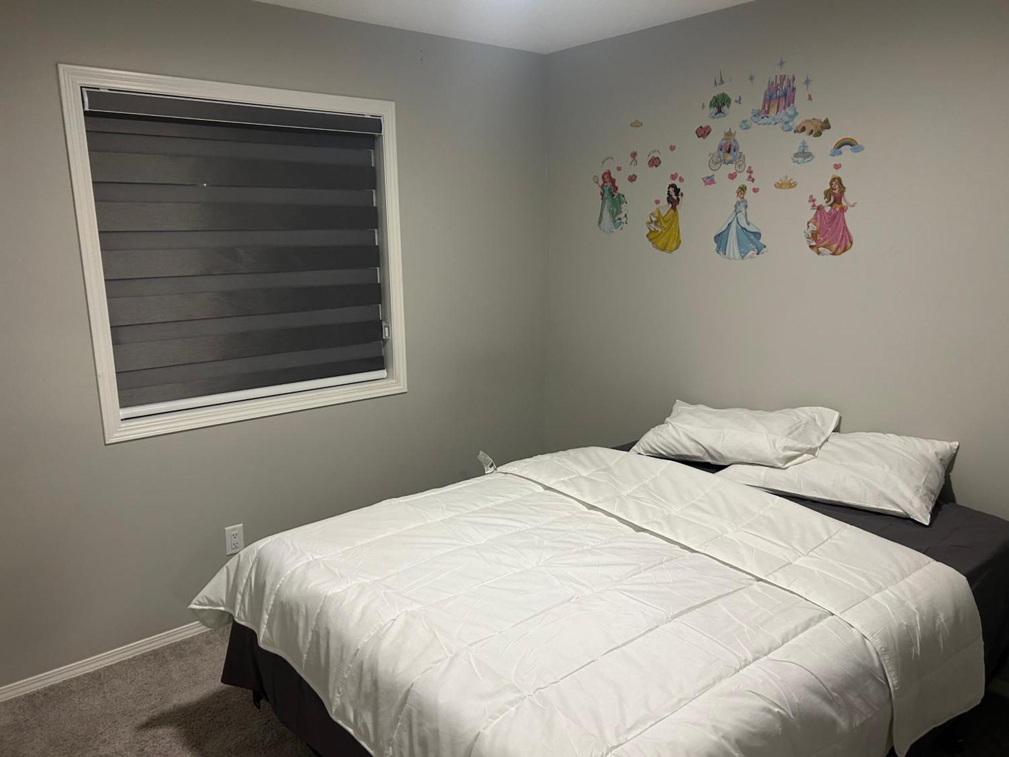 Bedroom Sw Hwy 2 Near Yeg Guest house *