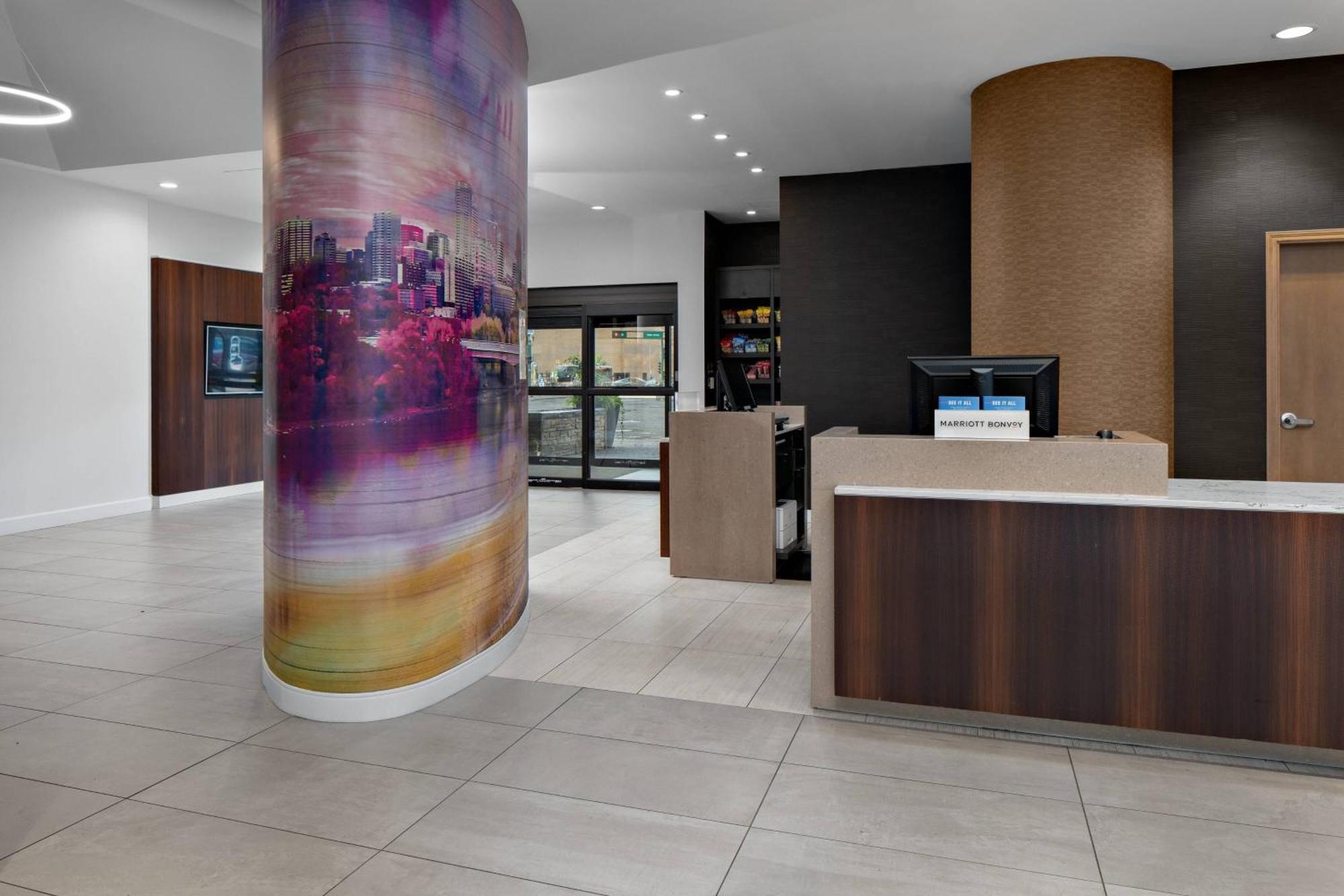 Hotel Courtyard By Marriott Downtown Edmonton