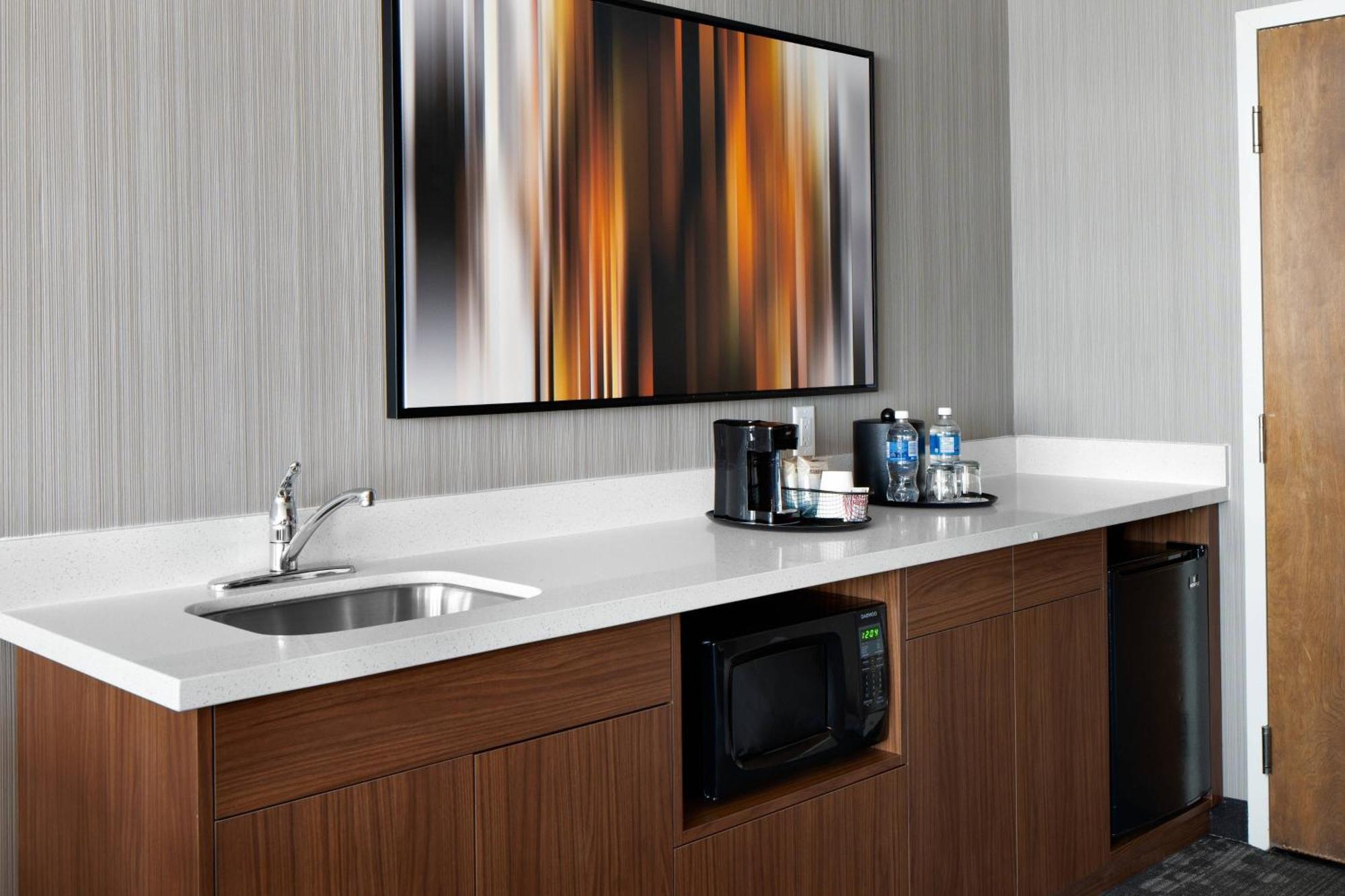 Courtyard By Marriott Downtown Edmonton