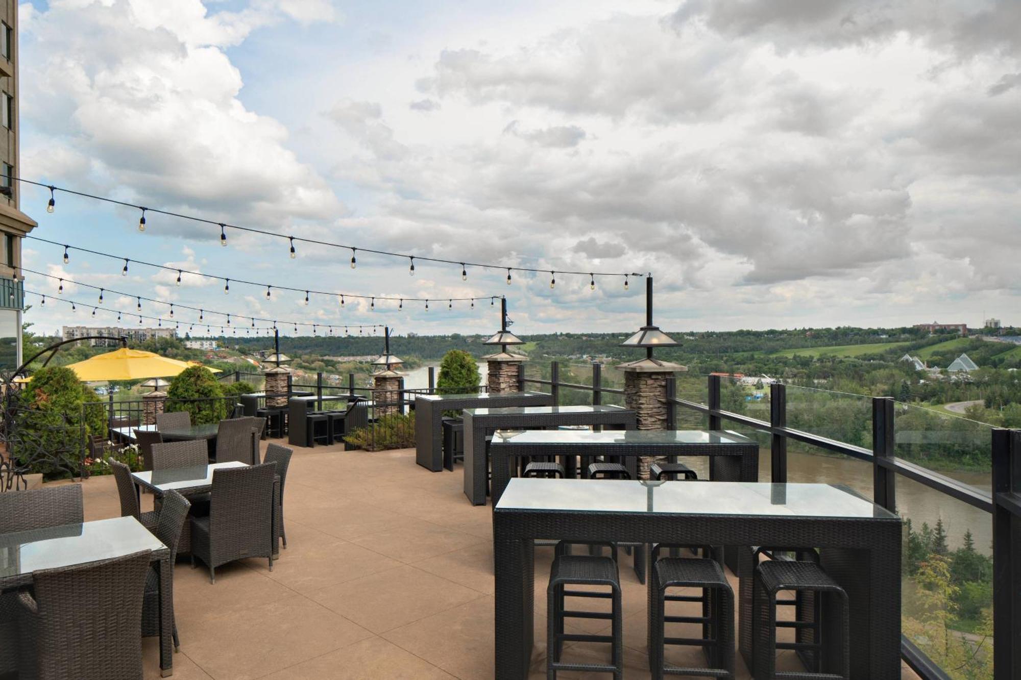 Courtyard By Marriott Downtown Edmonton