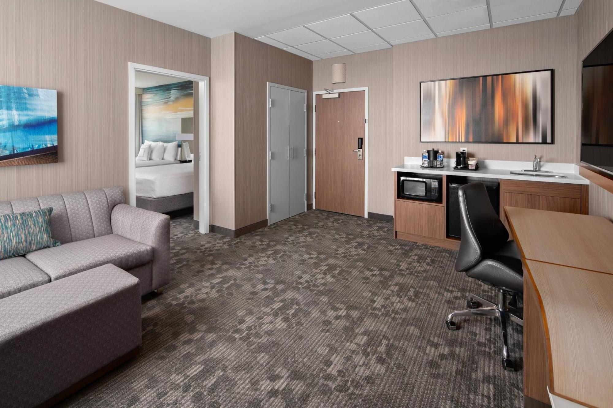 Courtyard By Marriott Downtown