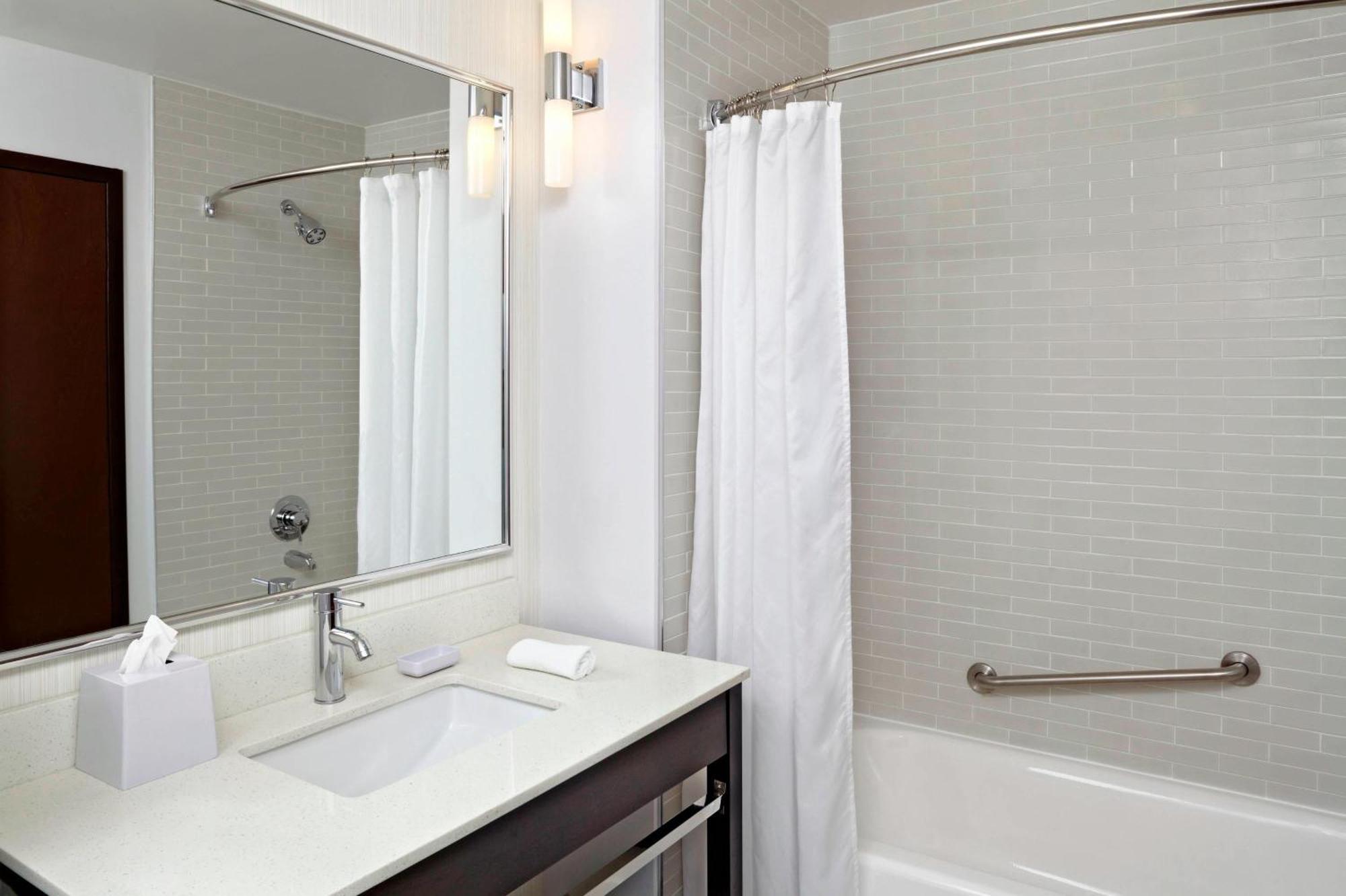 Four Points By Sheraton Gateway Edmonton