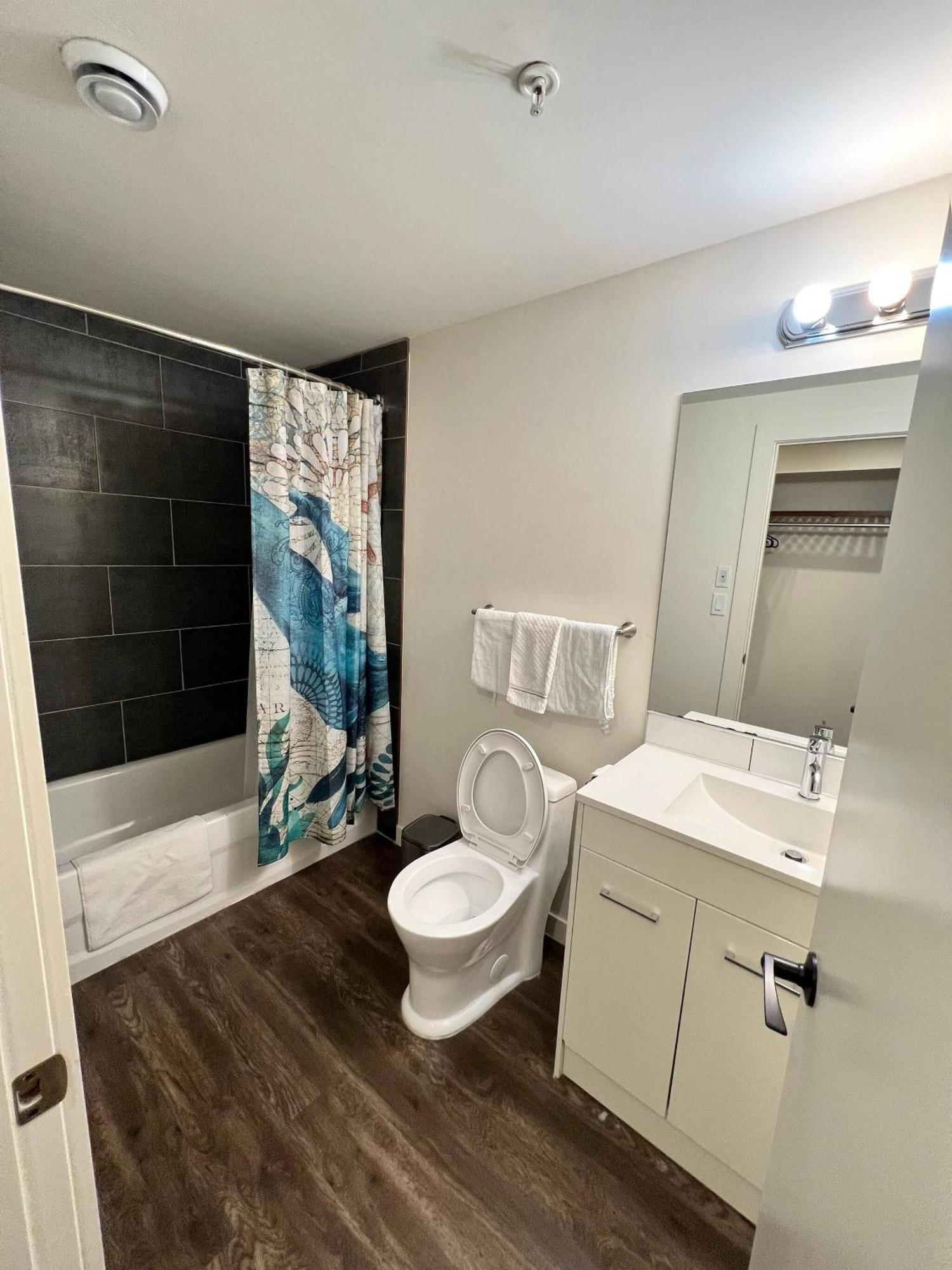 Dt 1 Bedroom 1bath Cozy 8 Min Walk To Arena Edmonton