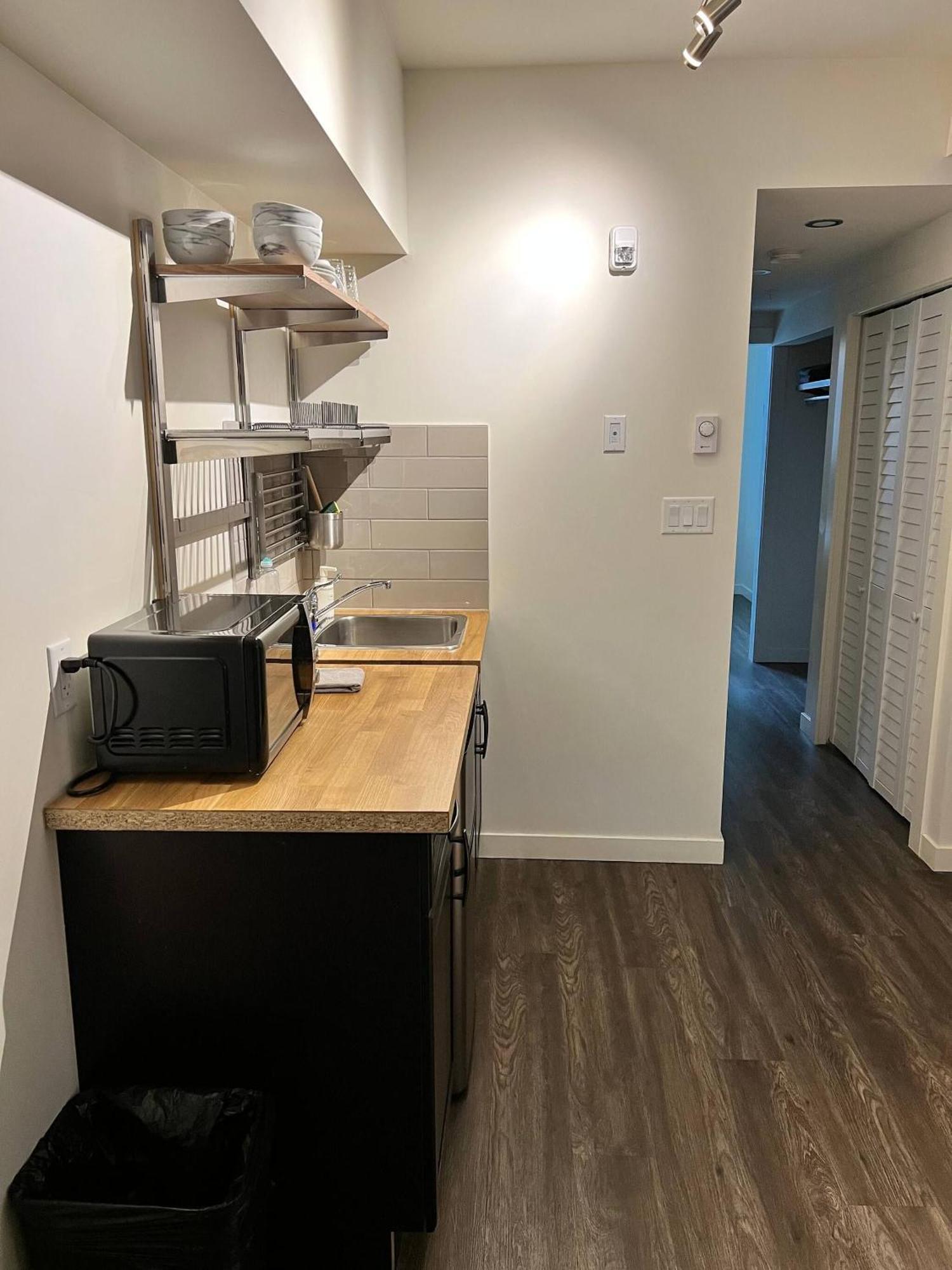 Dt 1 Bedroom 1bath Cozy 8 Min Walk To Arena Apartment Edmonton