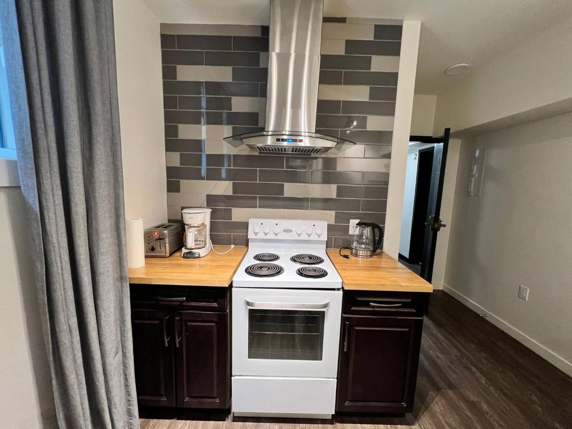 Dt 1 Bedroom 1bath Cozy 8 Min Walk To Arena * Edmonton