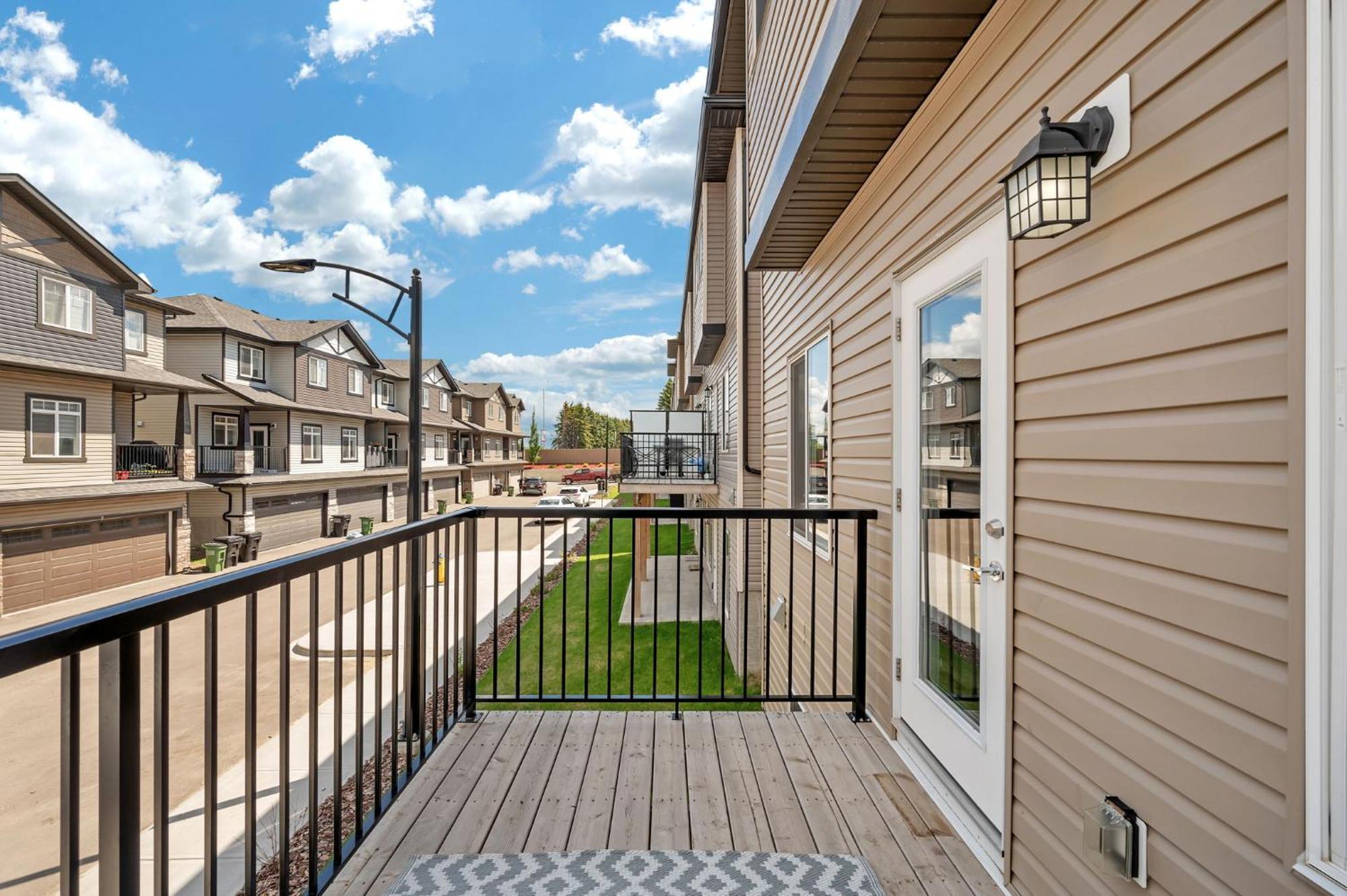 Modern Comfort In Laurel 3 Bedroom 2 & Half Bthr Full Kitchen 2 King Beds 1 Queen Bed Double Car Attached Garage