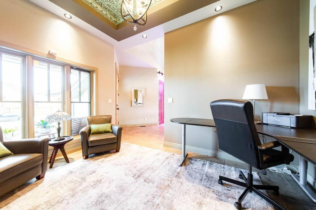 Luxury Dream Home-firetable-kingbed-ev-bbq-gamesrm