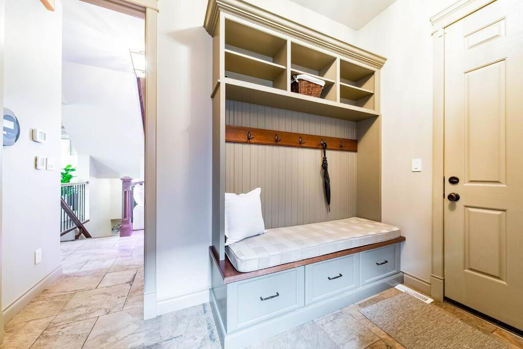Luxury Dream Home-firetable-kingbed-ev-bbq-gamesrm *