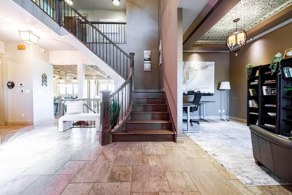 Luxury Dream Home-firetable-kingbed-ev-bbq-gamesrm