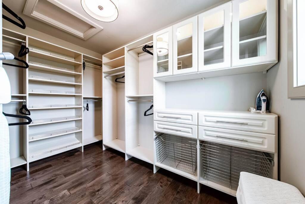 Apartment Luxury Dream Home-firetable-kingbed-ev-bbq-gamesrm