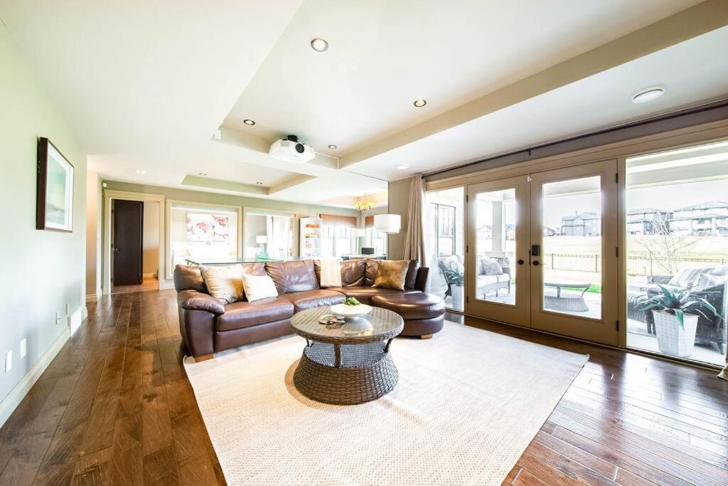Apartment Luxury Dream Home-firetable-kingbed-ev-bbq-gamesrm